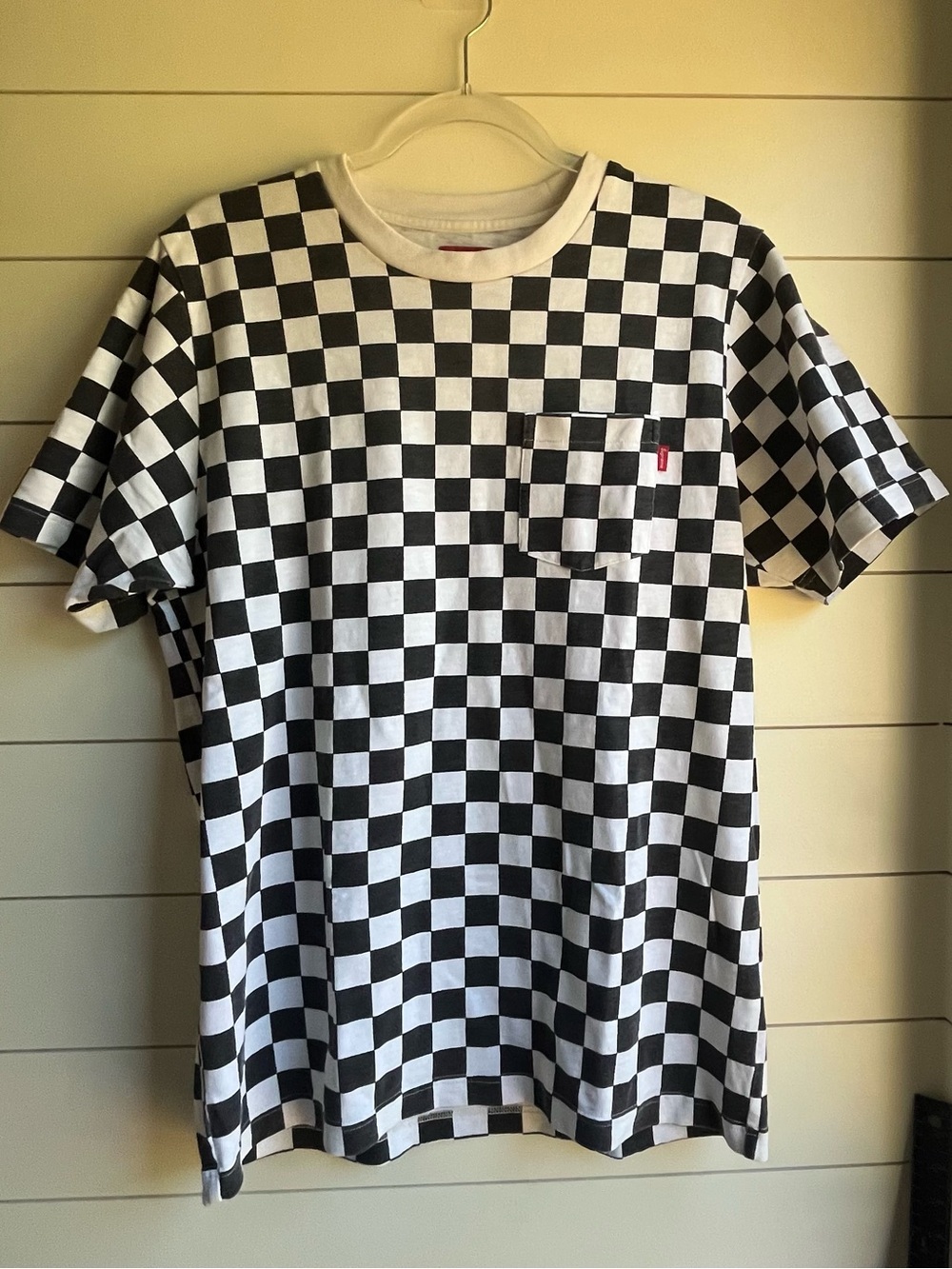 RARE FIND! Supreme SS17
Checkerboard Pocket Vintage Skater Streetwear Tee SZ M